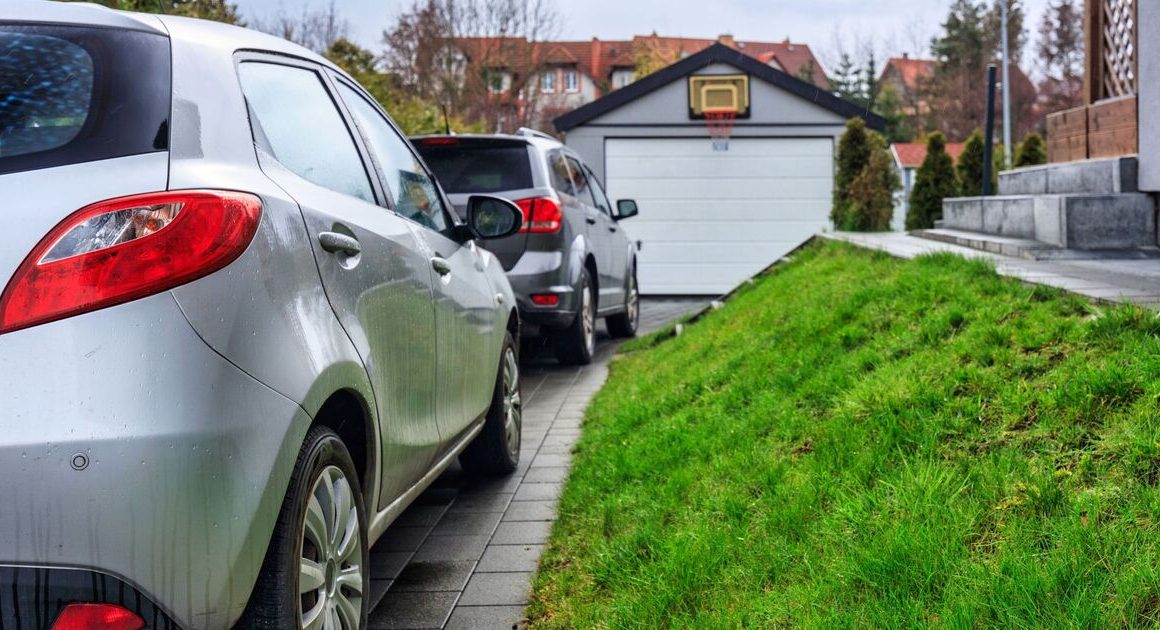 ‘My entitled neighbour uses my driveway 5 times a day – he refuses to stop’