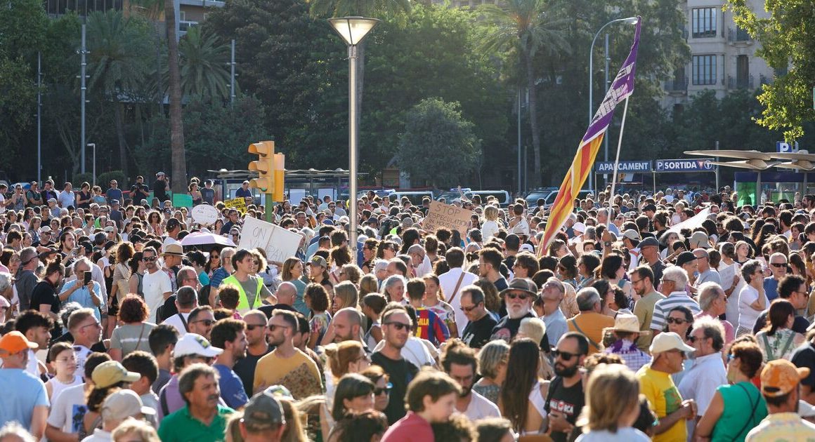 Majorca anti-tourism protest LIVE: Crowds storm streets | World | News