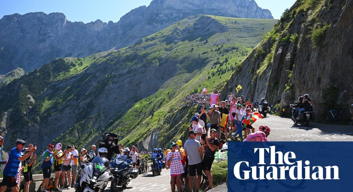 Classy Carapaz claims Tour de France stage 17 win after fiery return to Alps | Tour de France 2024