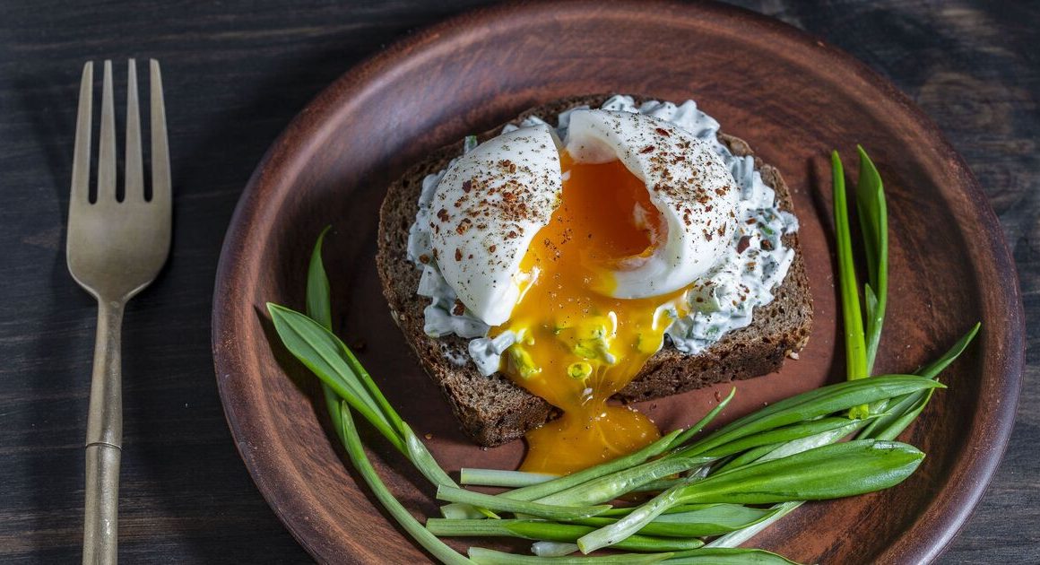 How to make a poached egg: Chef shares ‘perfect’ way to cook them in 44 seconds