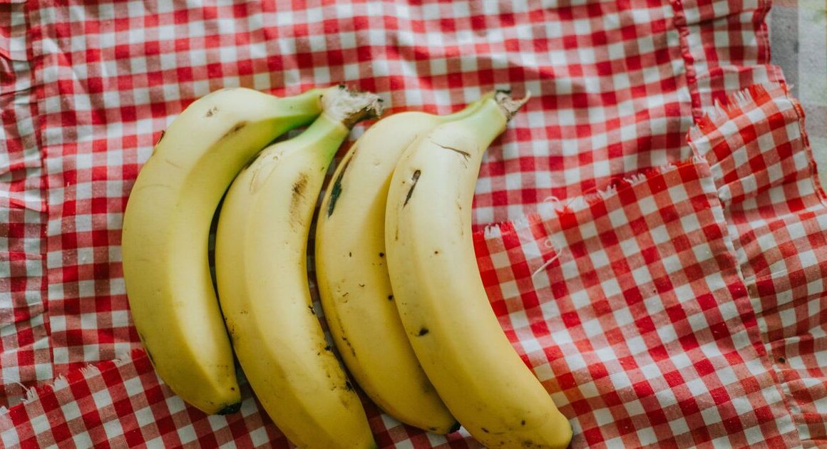 How to keep bananas firm and yellow longer by storing them in specific spot