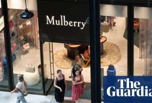 Mulberry cuts a quarter of HQ staff after sales slump and bigger losses | Mulberry