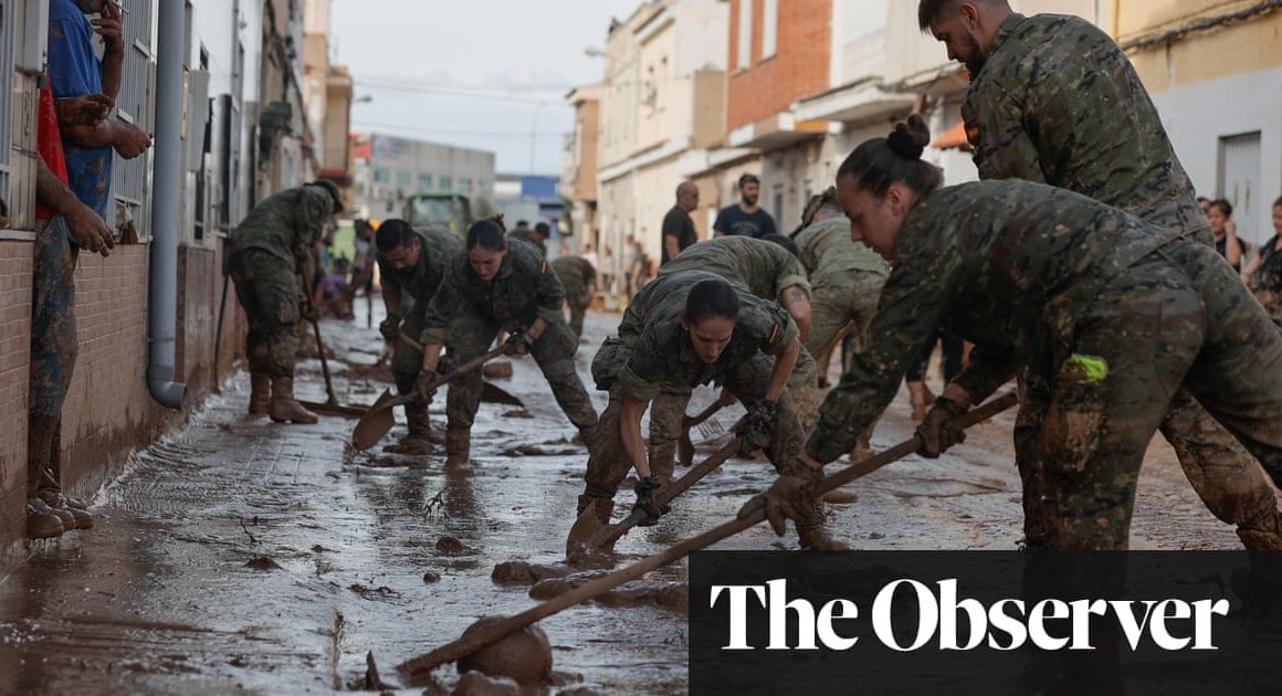 Spain floods: 10,000 troops and police drafted in to deal with disaster | Spain