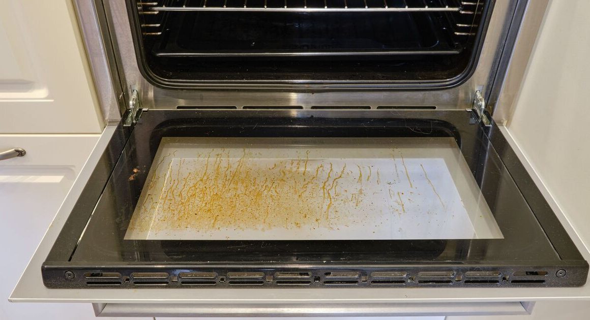 How to remove grease stains from oven glass door fast without vinegar and baking soda