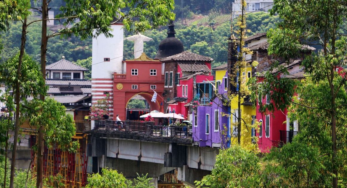 The incredible city with more than 20,000 bridges | World | News