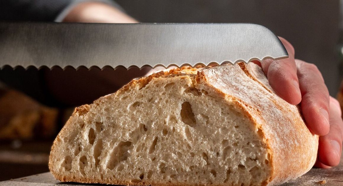 Bread stays fresh 7 days longer without growing mould if unexpected item is placed with it