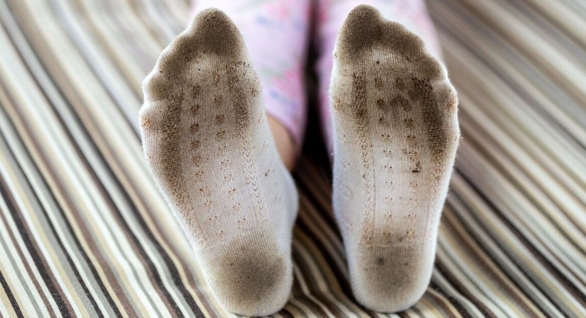 How to whiten socks fast without bleach, vinegar or baking soda