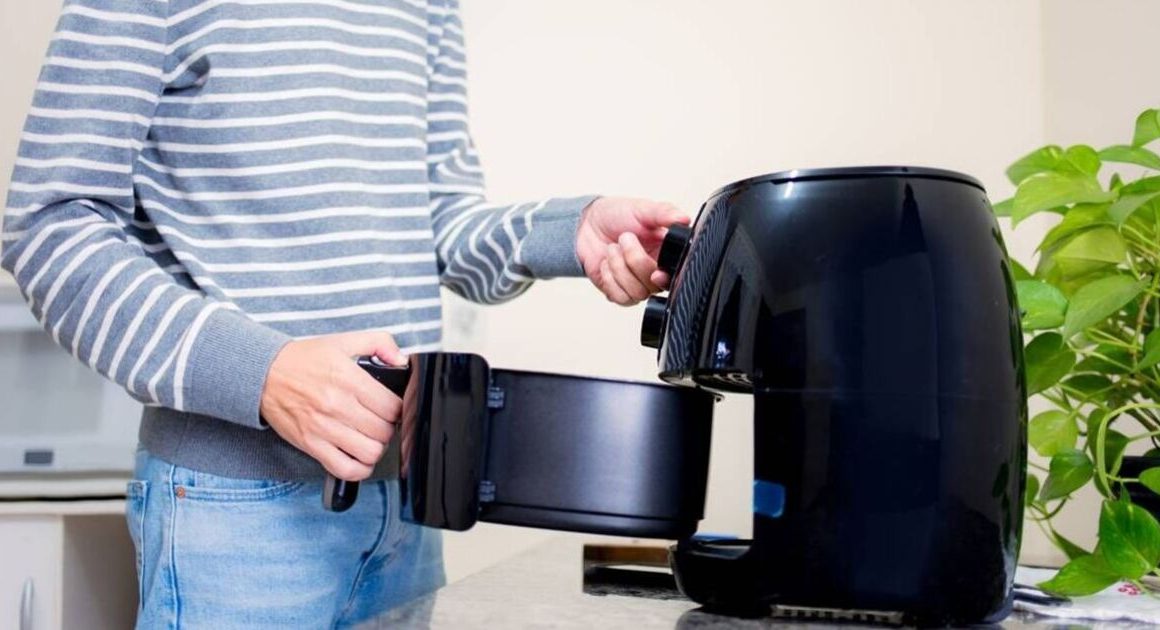 Air fryer warning as pople told to ‘never’ cook ‘fire hazard’ food