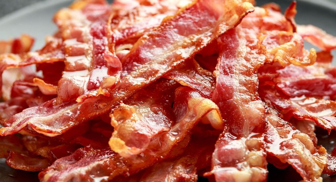 How to cook crispy bacon fast without frying or using oven