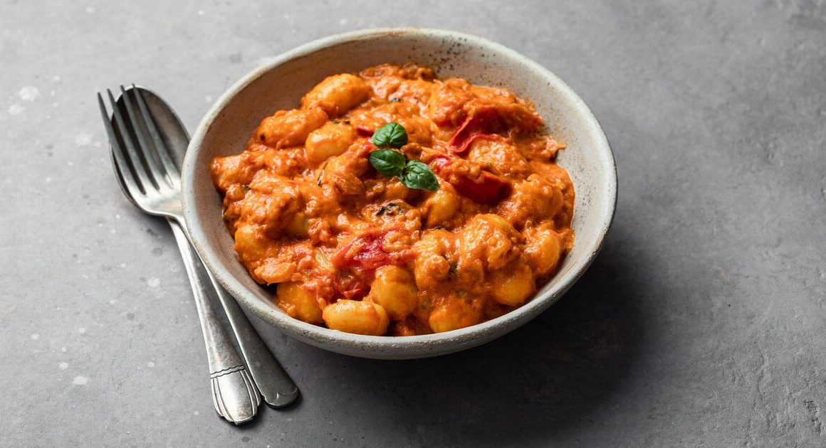 Jamie Oliver’s easy sausage pasta recipe cooks in just 15 minutes