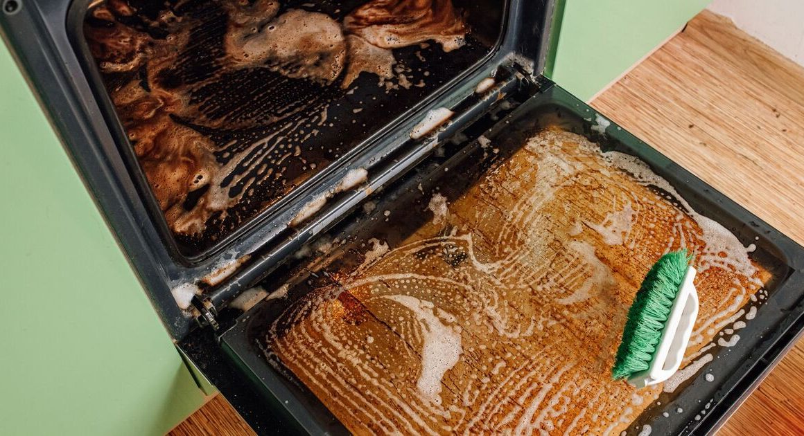 Banish grime from ovens using 2 supermarket items that ‘infuse into grease’