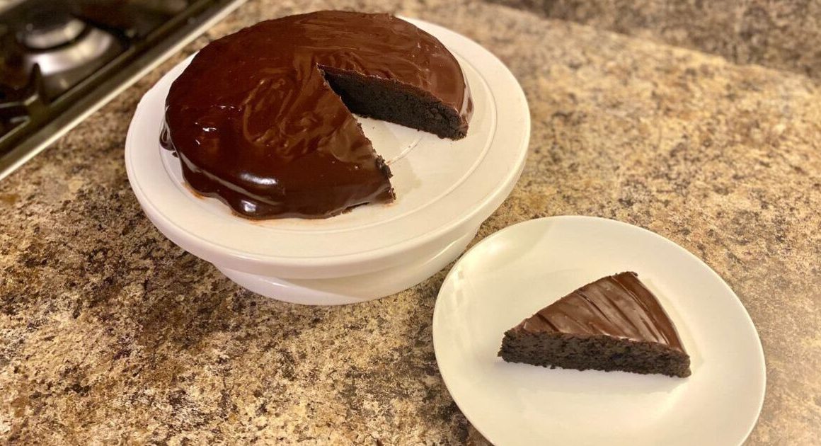 I made an easy 3-ingredient chocolate cake in 20 minutes that was moist and so delicious