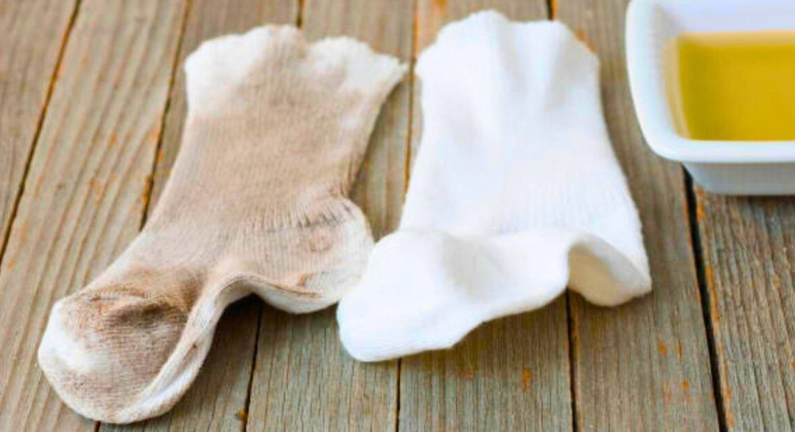 Whiten and remove stains from socks using 1 natural yet powerful item – not vinegar