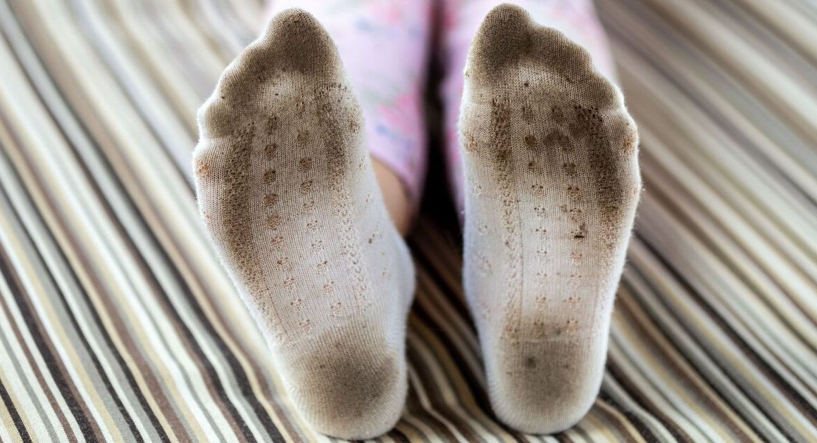 How to whiten socks and remove stains fast without bleach or vinegar