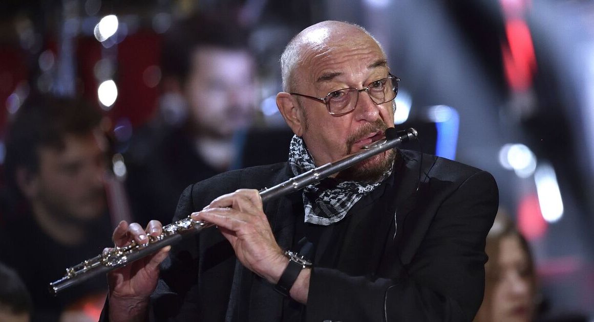 Ian Anderson: ‘Jethro Tull hid under blankets to escape US police’ | Music | Entertainment