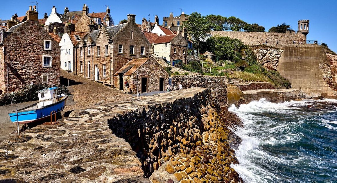 The seaside village constantly named 1 of UK’s best with cobbled streets and cosy pubs | UK | News