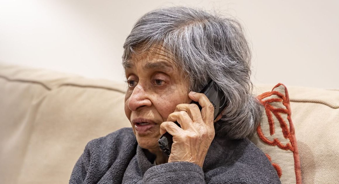 Neurologist warns early dementia sign ‘can appear while on the phone’